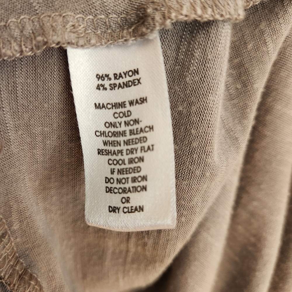 2 Loft Outlet Sleeveless Tops - Picture 10 of 10